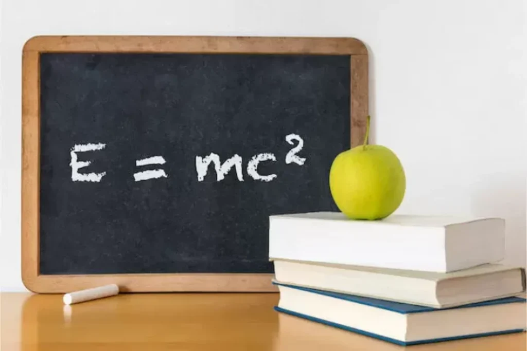 Livros em cima de uma mesa.