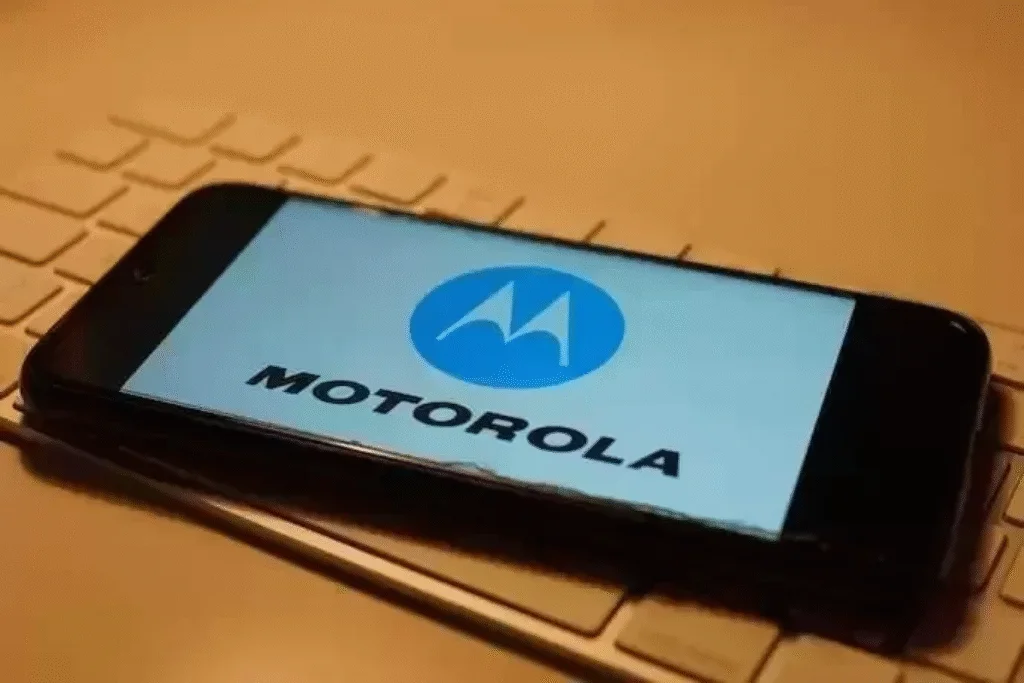 Um celular Motorola.