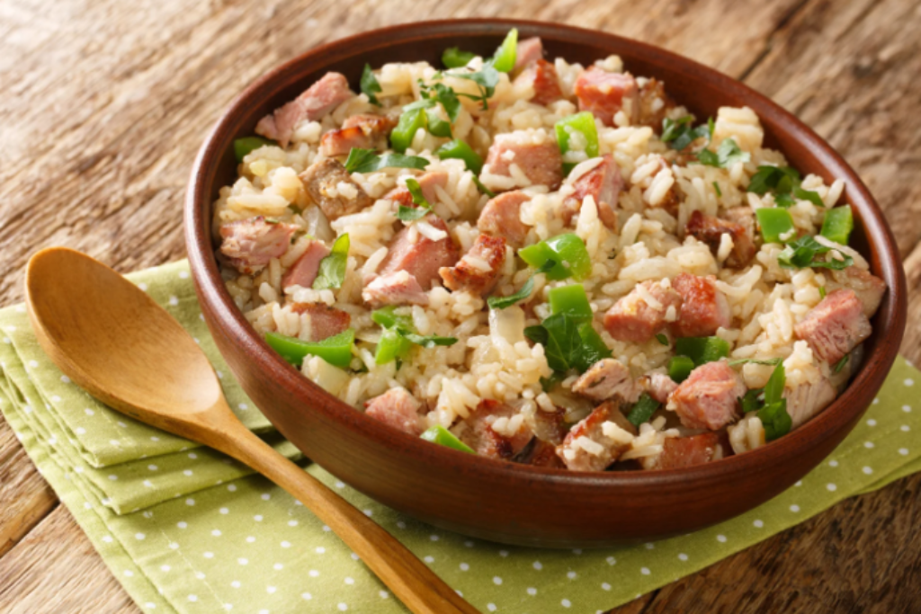 arroz integral em um prato