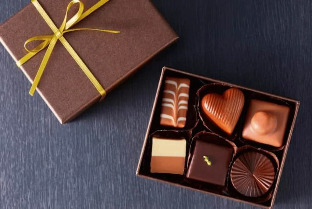 chocolates em uma caixa