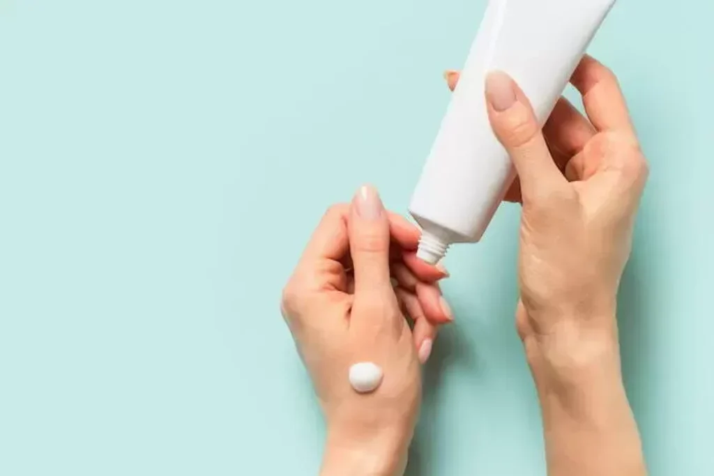 Emoliente e fundo azul