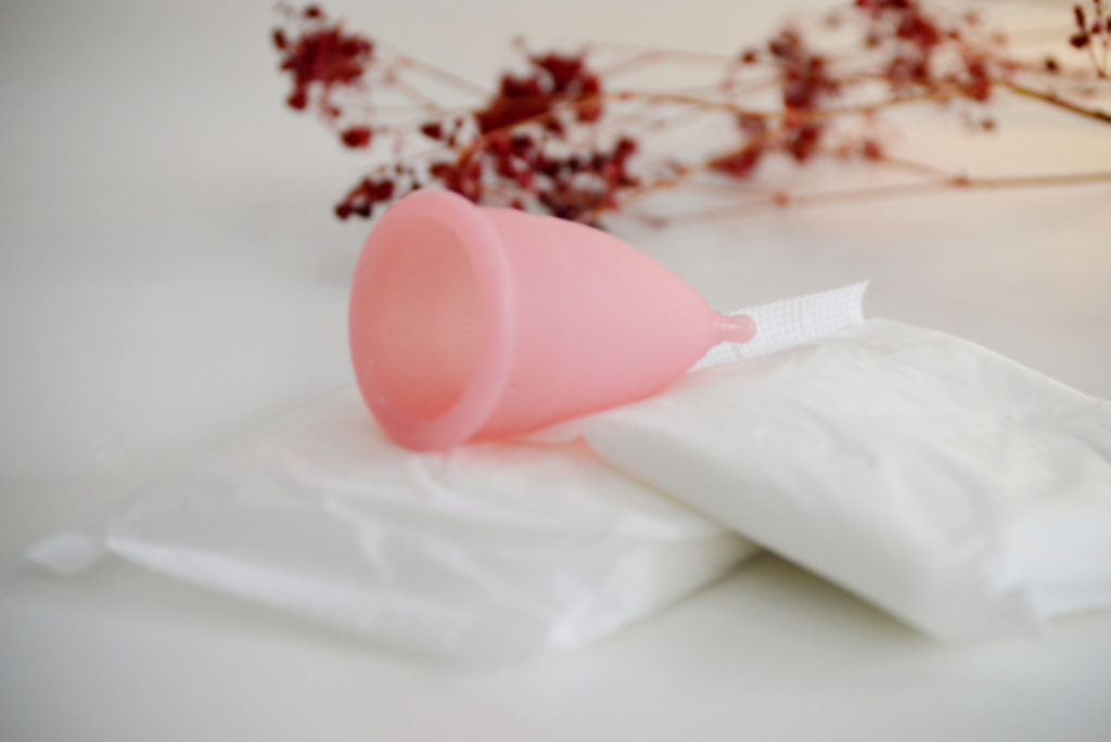 coletor menstrual rosa