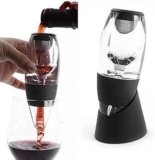Os 10 Melhores Aeradores de Vinho de 2026: com bico dosador, decantador e muito mais!