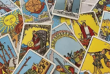 Os 10 melhores baralhos de tarot de 2026: Rider-Waite-Smith, Marselha e muito mais!