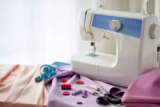 As 10 Melhores Máquinas de Costura Portáteis de 2026: Elgin, Lenoxx e muito mais!