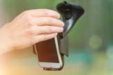 Os 10 melhores suportes de celular veiculares de 2026: com ventosa, adesivo, encaixe e mais!